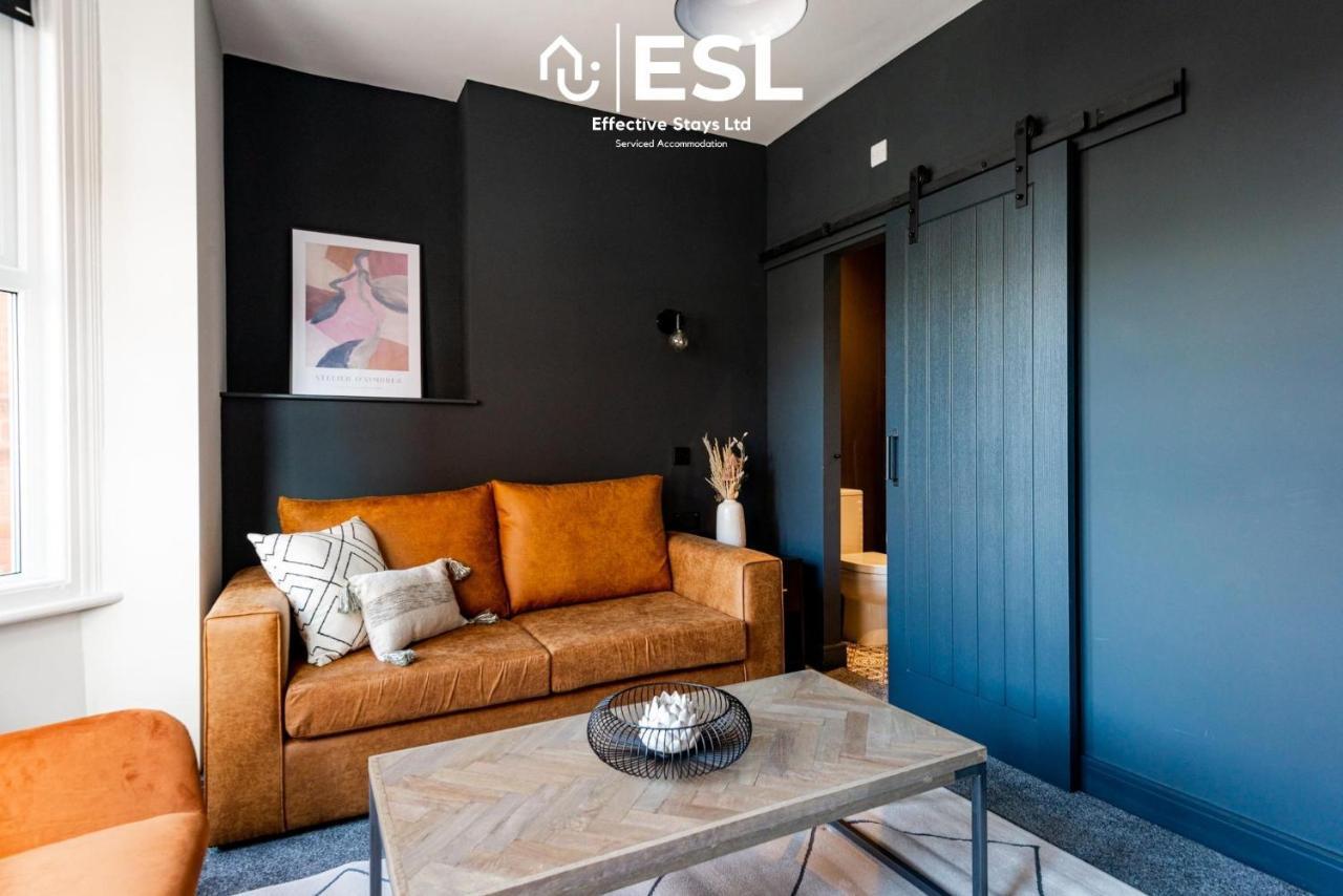Central 5 Bedroom Townhouse Perfectly Located 2 Mins Walk From The Train Station 체스터 외부 사진