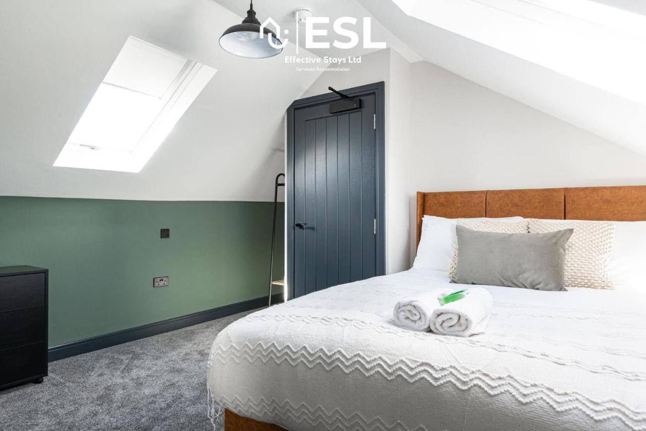 Central 5 Bedroom Townhouse Perfectly Located 2 Mins Walk From The Train Station 체스터 외부 사진