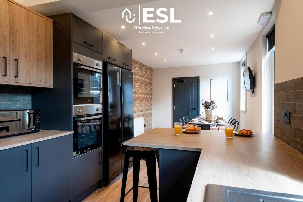 Central 5 Bedroom Townhouse Perfectly Located 2 Mins Walk From The Train Station 체스터 외부 사진
