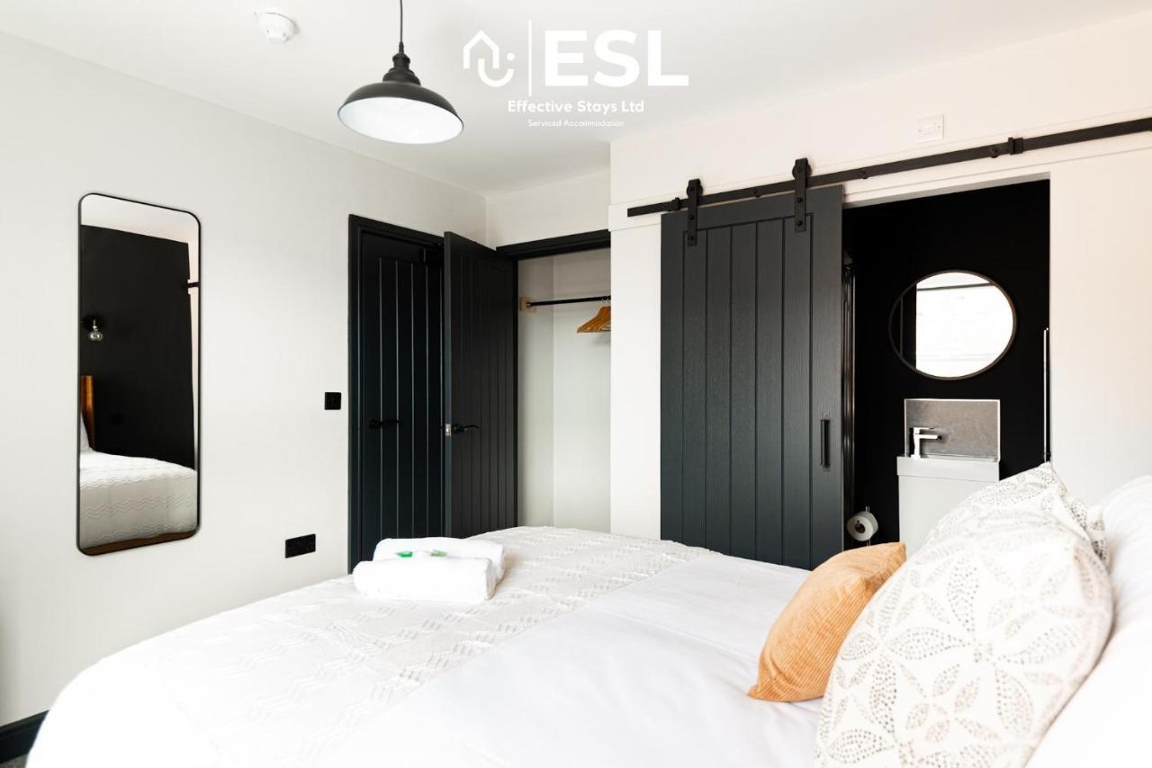 Central 5 Bedroom Townhouse Perfectly Located 2 Mins Walk From The Train Station 체스터 외부 사진